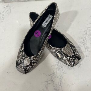 Steve Madden Black and Cream Snake Print Flats Slip-On Low Heel Women’s 8.5